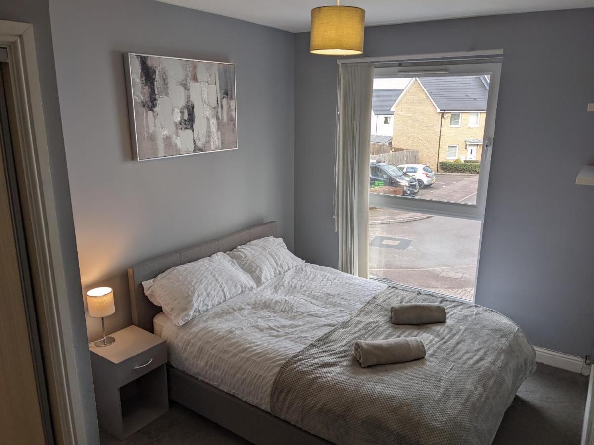 Entire 3 Bed Sleeps 6, Wifi, 2 Parking Spaces