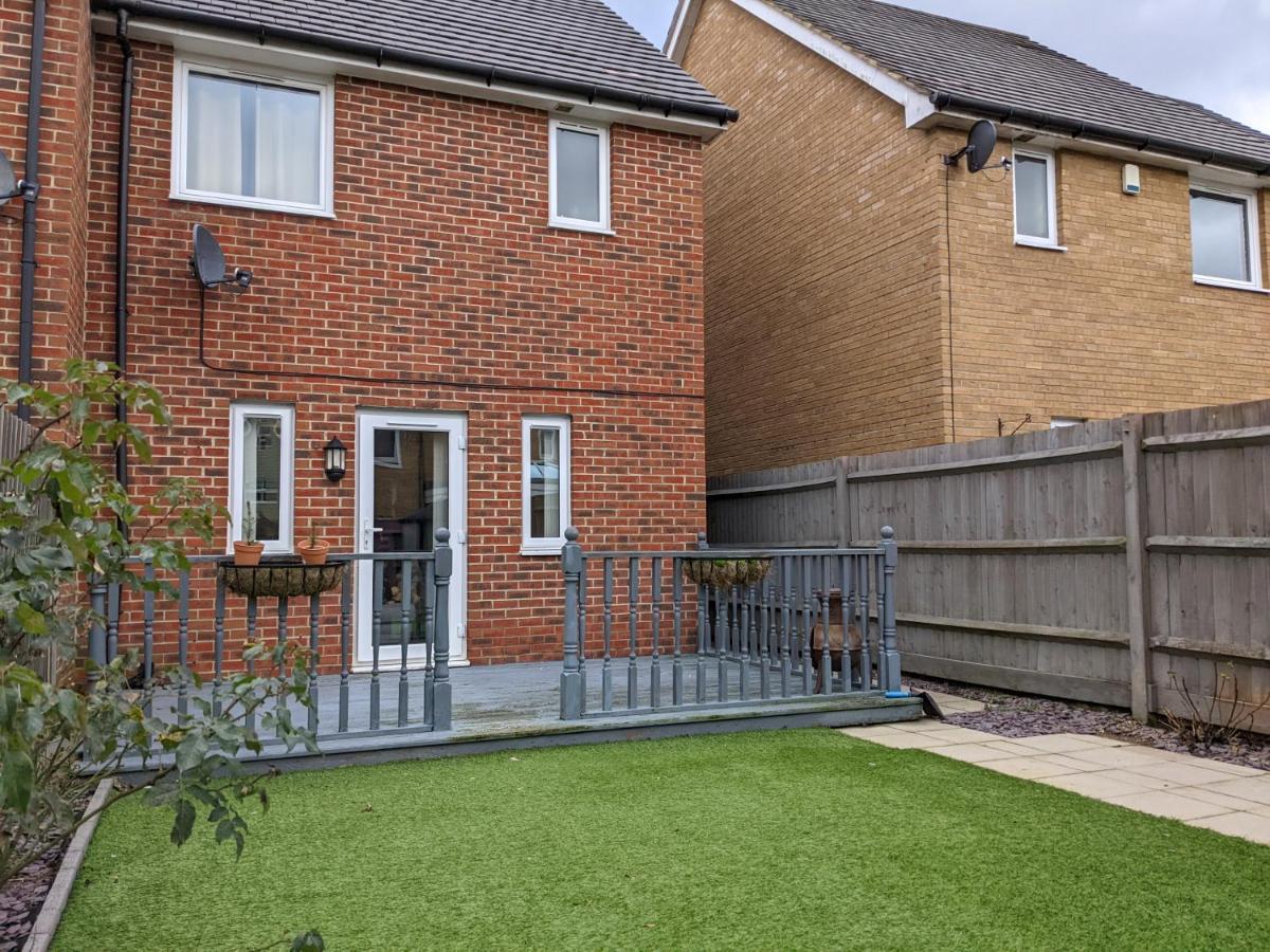 Entire 3 Bed Sleeps 6, Wifi, 2 Parking Spaces Holiday home Milton Keynes