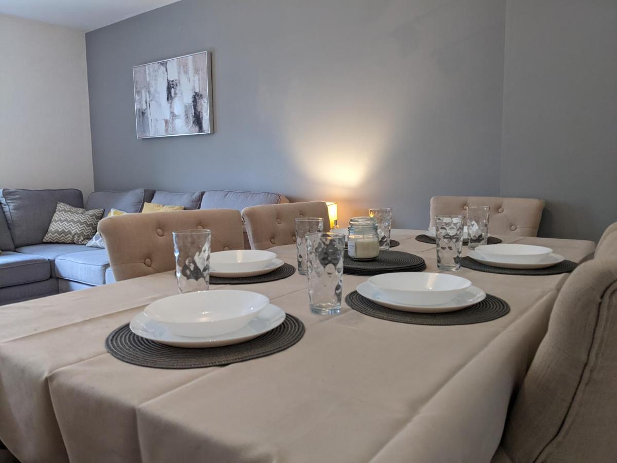 Entire 3 Bed Sleeps 6, Wifi, 2 Parking Spaces * Milton Keynes