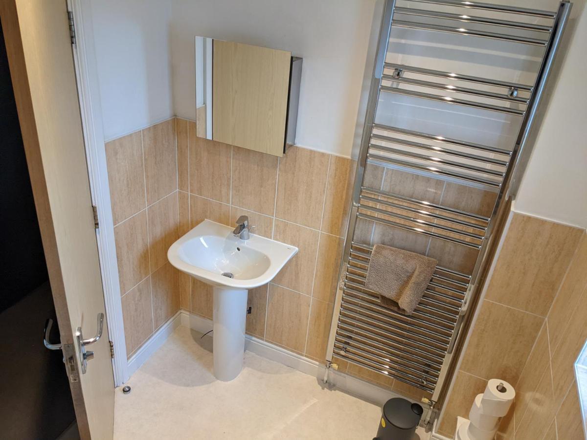 Entire 3 Bed Sleeps 6, Wifi, 2 Parking Spaces Holiday home *